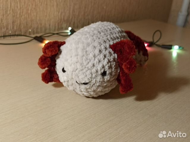Вязаная игрушка аксолотль
