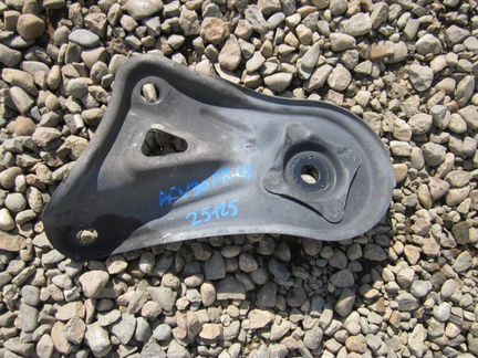 Кронштейн балки двигателя задний левый Toyota