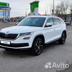 Новый авто Шкода Карок 2022 года в комплектации Active в Санкт-Петербурге.