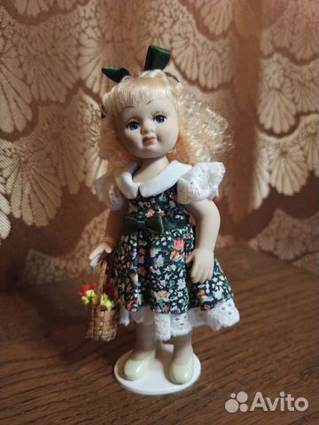 Кукла фарфоровая коллекционная