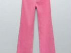 Розовые джинсы zara с широкими штанинами