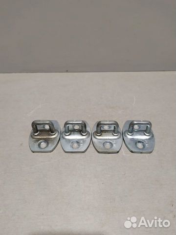 Петли замков Toyota Corolla 2011