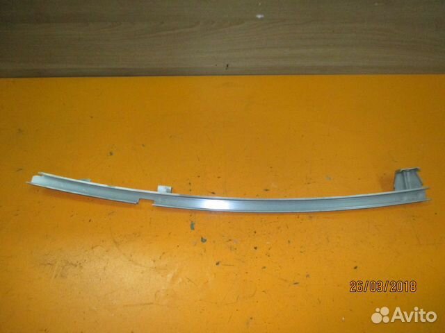 Направляющая стекла двери задней правой Lexus