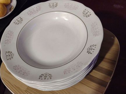Тарелки суповые,с орнаментом и позолотой