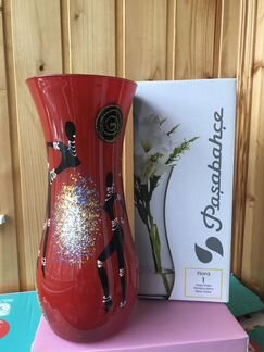 Стеклянная ваза в коробке