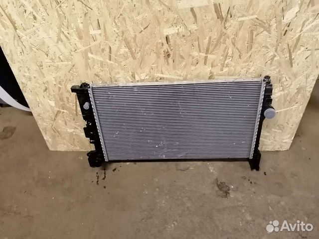 Радиатор охлаждения Volvo XC90 2