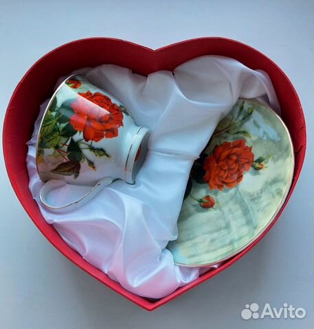 Чайная пара (чашка с блюдцем) в подарочной коробке