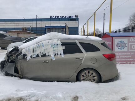 Kia Ceed 1.6 AT, 2017, битый, 103 000 км