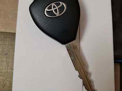Оригинальный ключ от Toyota Corolla с чипом