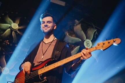 Уроки игры на гитаре, бас гитаре, укулеле