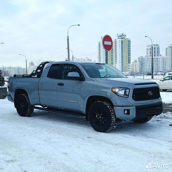 Toyota Tundra пикап с крышей