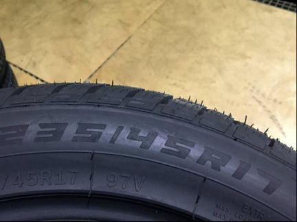 Windforce Snowblazer UHP 235/45 R17 97V
