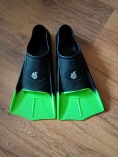 Спортивный инвентарь для тренировок по плаванию