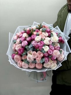 Букет из пионовидние розы