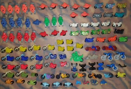 Киндер сюрприз мотоциклы поезда самолеты