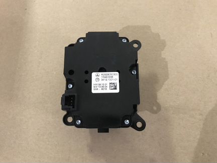 Панель управления функциями на Mercedes-Benz GLE W