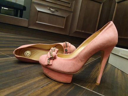 Эффектные туфли Elisabetta Franchi р36