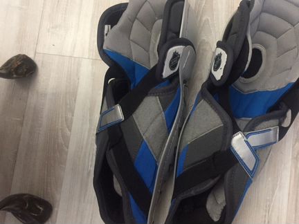 Щитки хоккейные ccm vector