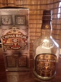 Бутылки из-под коньяка, виски