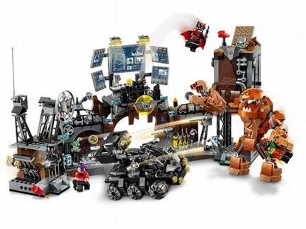 Конструктор Бэтмен Глиноликого в бэт пещеру 11353