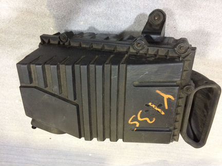Корпус воздушного фильтра 1k0129607b VW Passat B6
