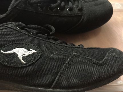 Кроссовки женские