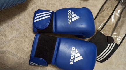 Боксерские перчаткиa Adidas