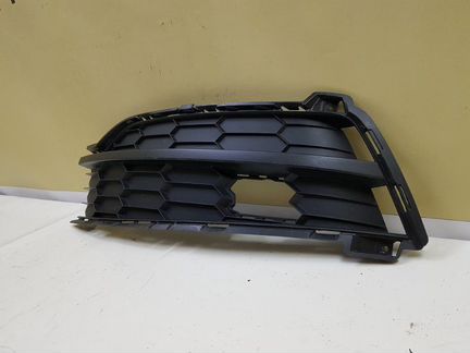 Решетка бампера левая Skoda Karoq