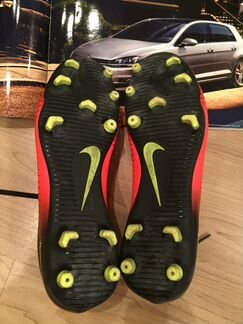 Яркие бутсы шиповки Nike Mercurial Vortex