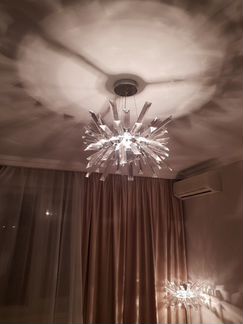 Люстра и настольная лампа