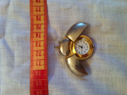 Часы - божья коровка