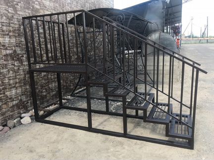 Уличное сварное крыльцо