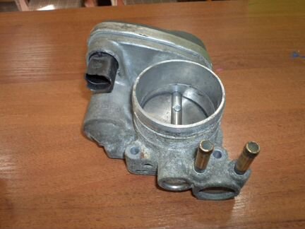 Дроссельная заслонка бензин Пассат Б6 Гольф 5 2,0