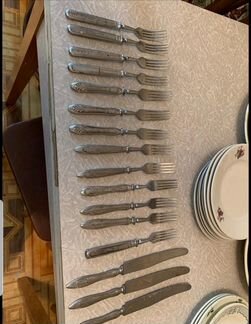 Посуда: вилки, ножи и тарелки