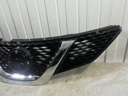 Решетка радиатора передняя Nissan Qashqai 2