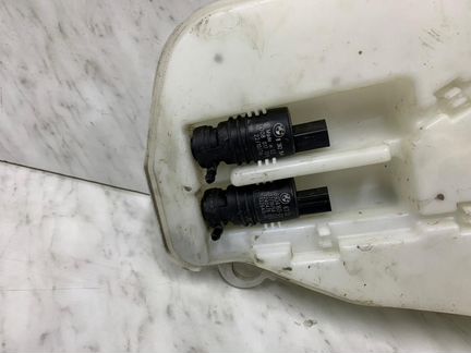 Бачок омывателя на BMW F10 f11 f07 f02 f01