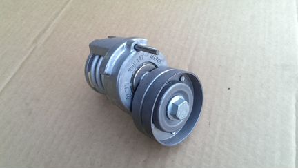 Новый натяжитель приводного ремня Фольксваген Ауди