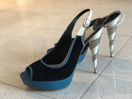 Босоножки новые, р-р 39