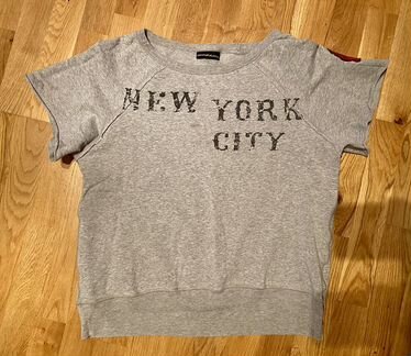 Футболка трикотажная со спущенным плечом dkny jean