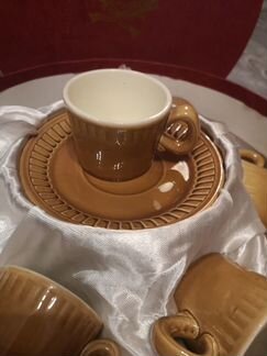 Чашки и блюдца, сервиз