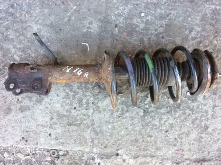 543026N200 Амортизатор передний правый Nissan Alme