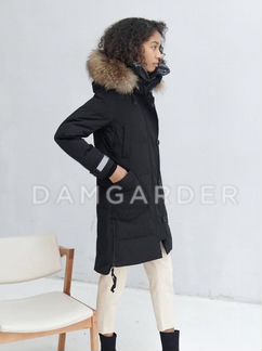 Парка новая зимняя женская с мехом енота