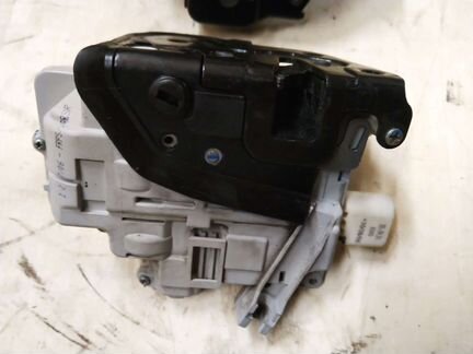 Замок задн. боковой двери А4 Б7 (A4 B7 8E) Оригина
