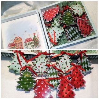 Короб с елочными игрушками 