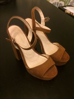 Босоножки новые