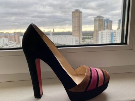 Замшевые туфли Christian Louboutin