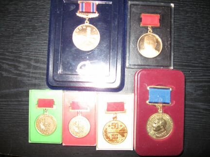 Медали и памятные значки