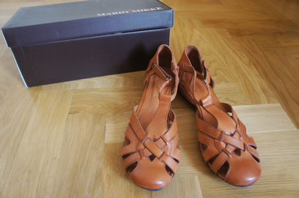 Босоножки новые