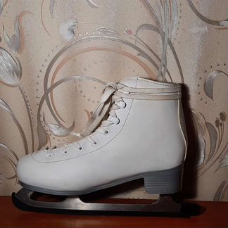 Коньки фигурные женские