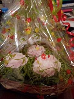 Подарочная корзинка с мыльными цветами